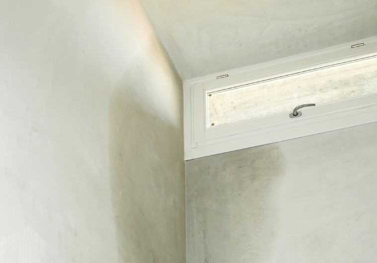 How to Get Moisture Out of Walls After Flooding in Tallahassee